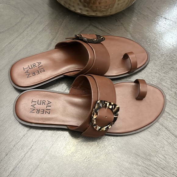 Naturalizer Finola Leather Buckle Detail Toe Loop Thong Sandals - Picture 5 of 11